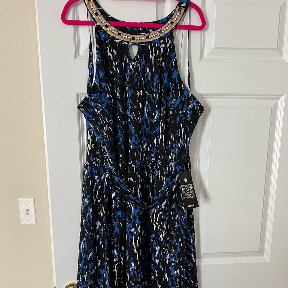 Avenue evening dress with belt